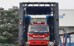 大型通道式巴士洗車機(jī)　通道式洗車方式　廣泛應(yīng)用于各全國各大城市公交系統(tǒng)等