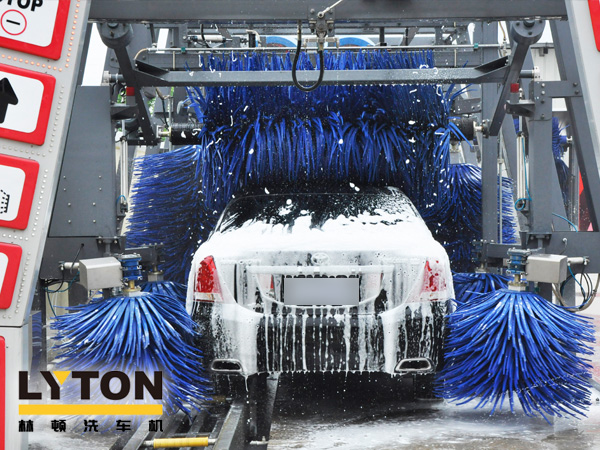 001型高泡洗車液，超潤滑高泡洗車液，高效、環(huán)保、超濃縮，林頓電腦洗車機(jī)專用。